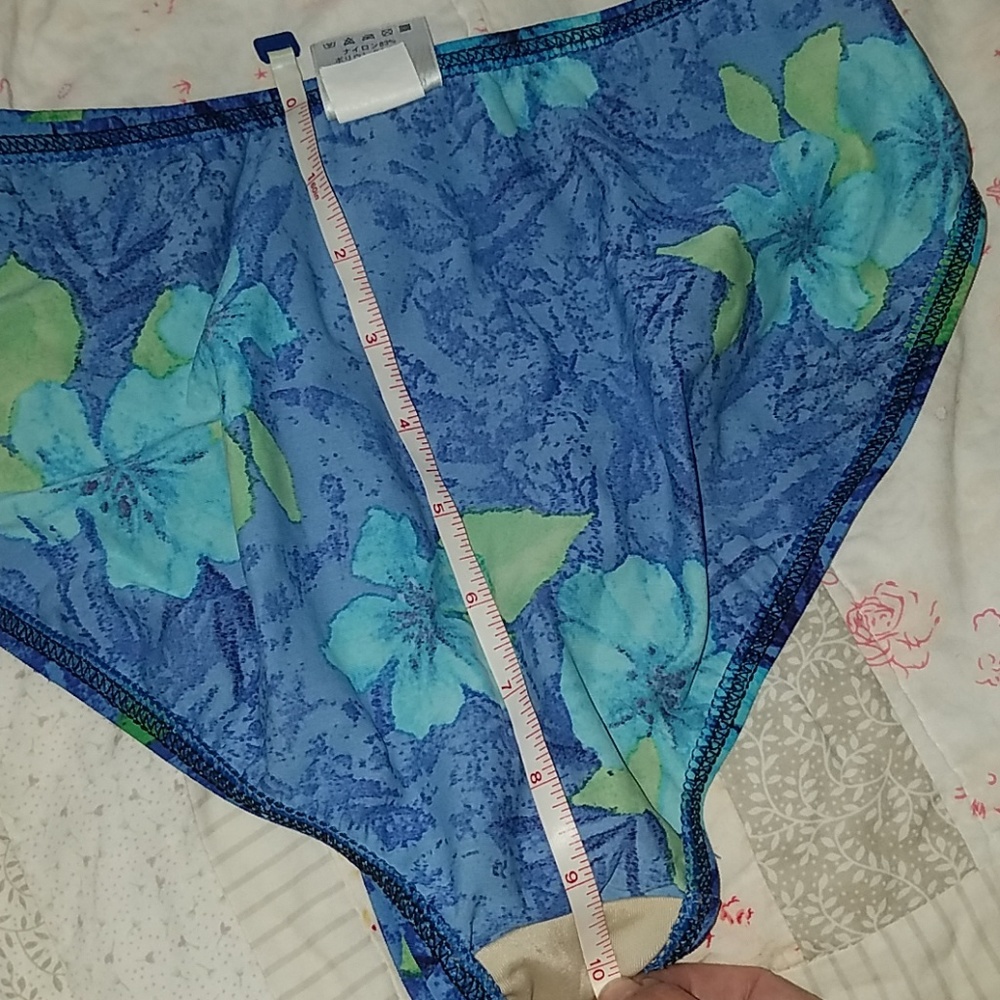 Swim suit - Picture 8 of 8